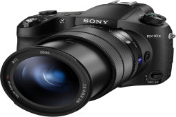Sony RX10 III z 1-calową matrycą i obiektywem 24-600 mm f/2,4-4